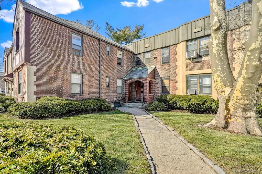 7707 Ditmars Boulevard East Elmhurst NY 11370