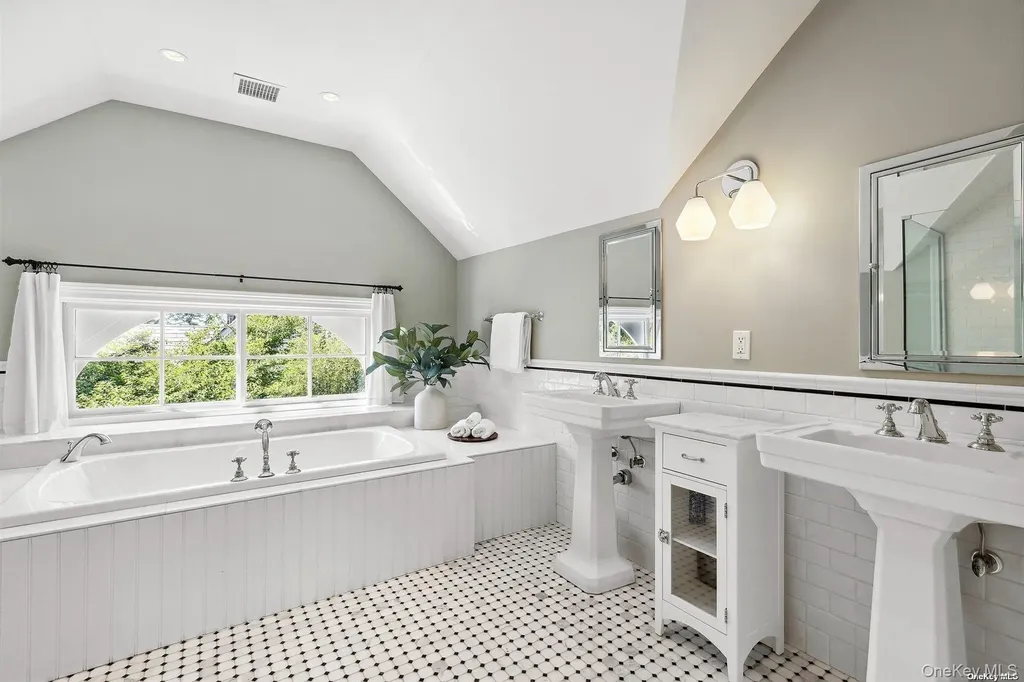 50 South Drive Manhasset NY 11030