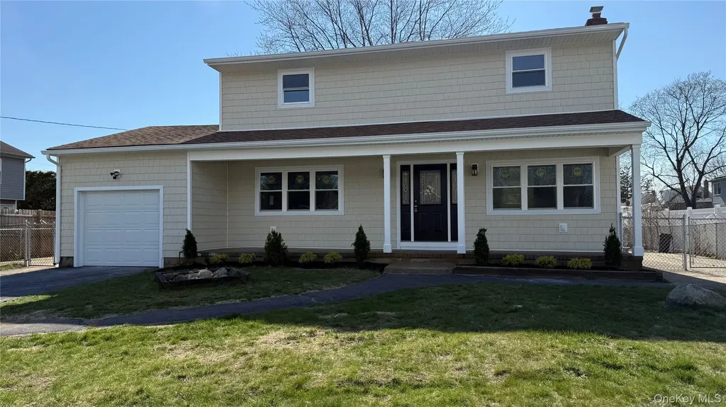 211 4th Avenue West Babylon NY 11704