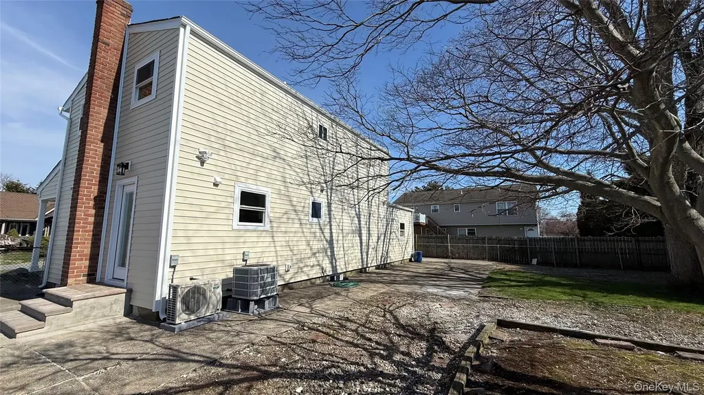 211 4th Avenue West Babylon NY 11704
