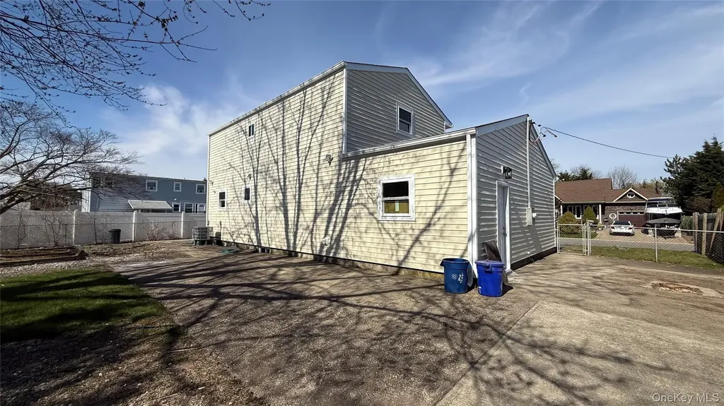 211 4th Avenue West Babylon NY 11704