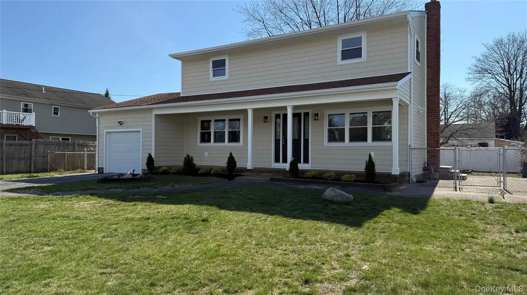 211 4th Avenue West Babylon NY 11704