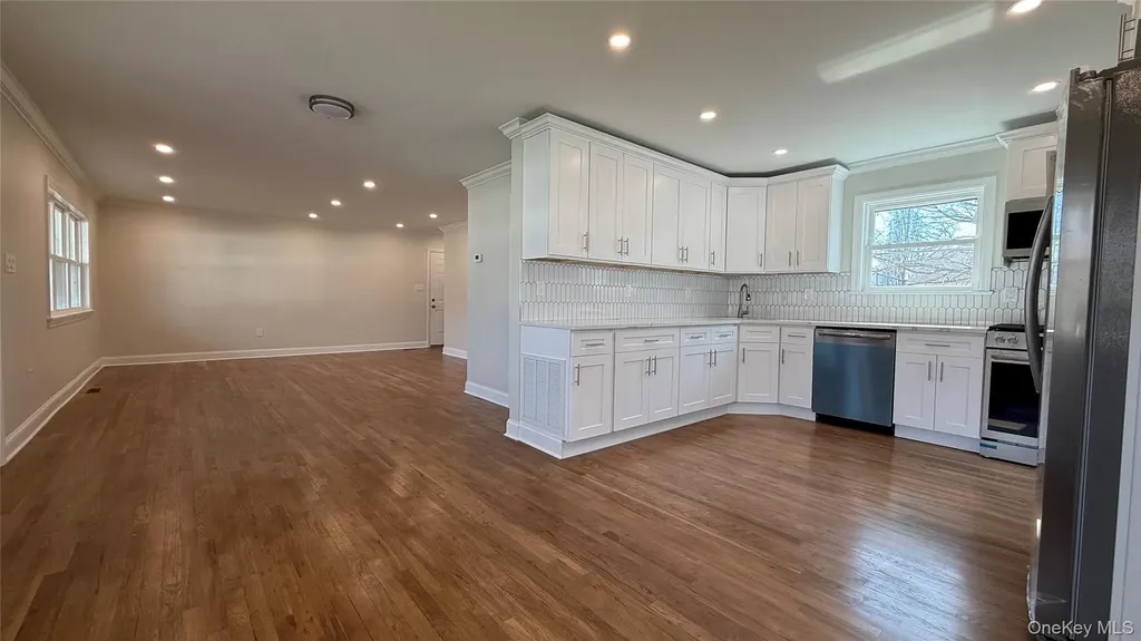 211 4th Avenue West Babylon NY 11704