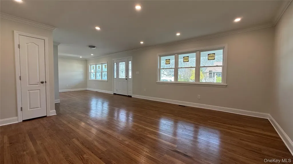 211 4th Avenue West Babylon NY 11704