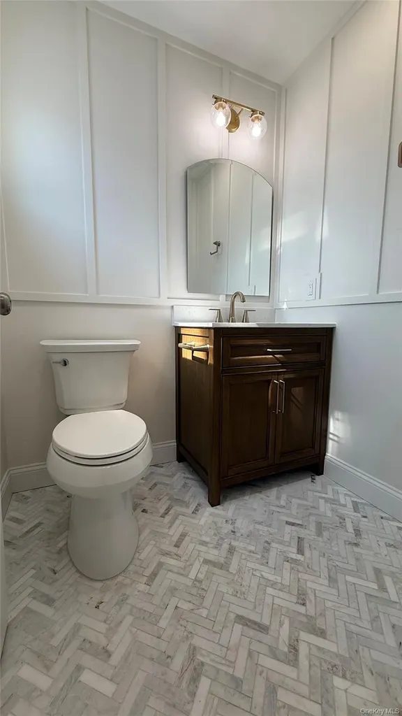211 4th Avenue West Babylon NY 11704