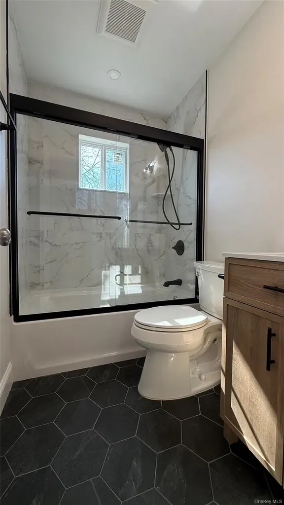 211 4th Avenue West Babylon NY 11704