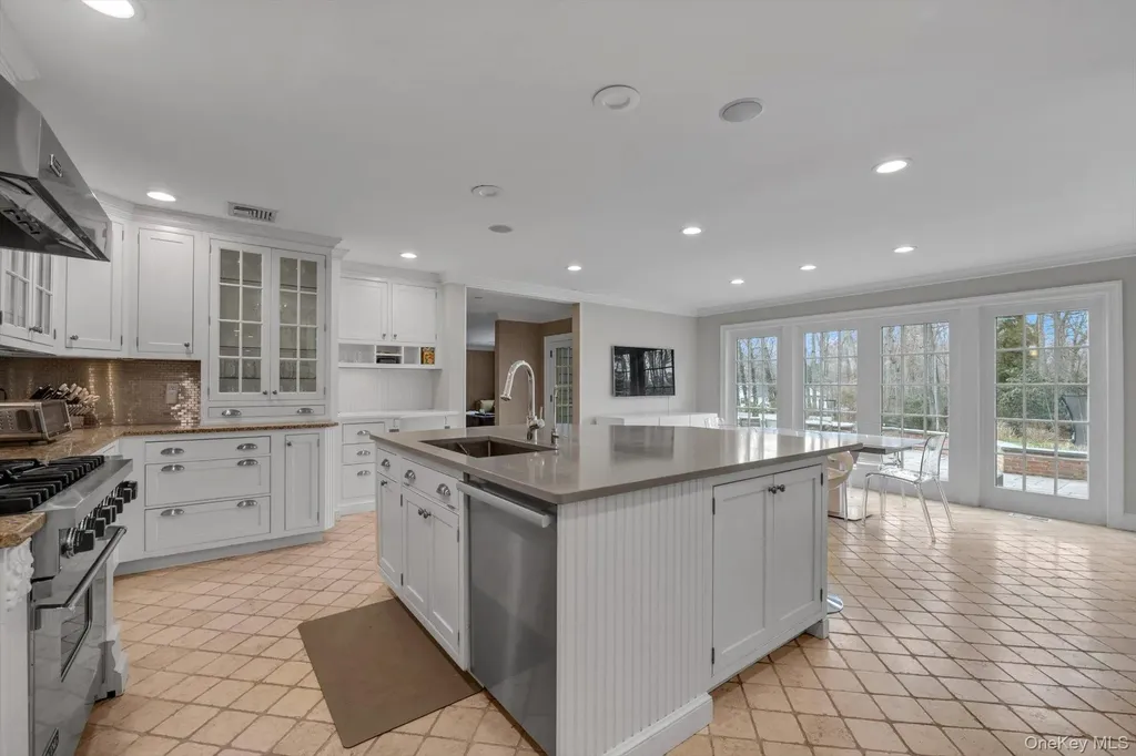 32 Old House Lane Sands Point NY 11050