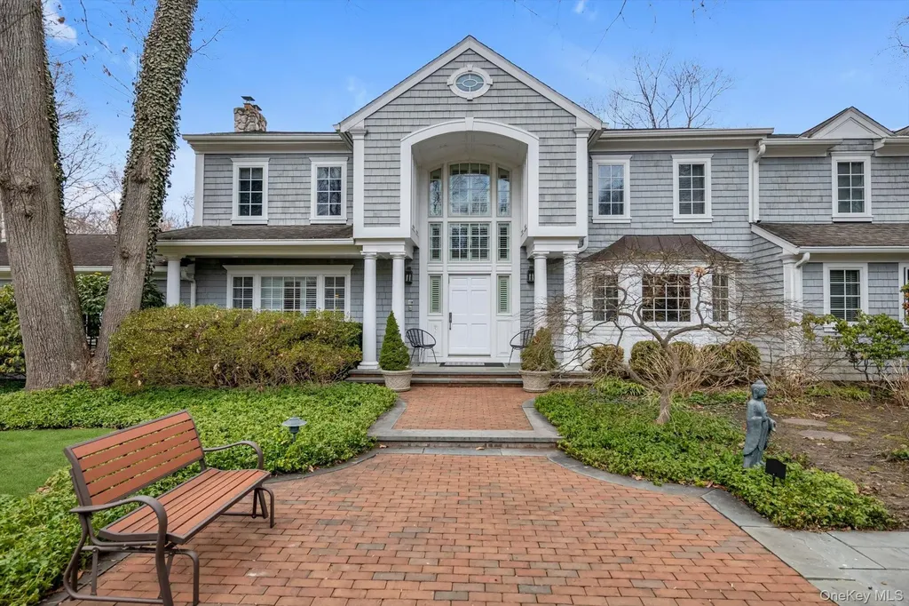 32 Old House Lane Sands Point NY 11050