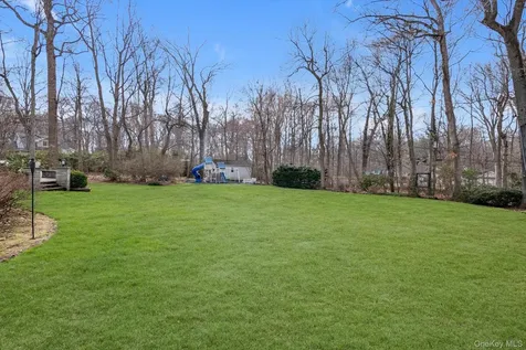 32 Old House Lane Sands Point NY 11050