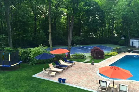 32 Old House Lane Sands Point NY 11050