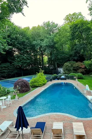 32 Old House Lane Sands Point NY 11050