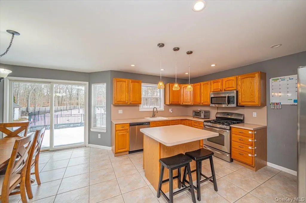 47 Cobblestone Drive Shoreham NY 11786