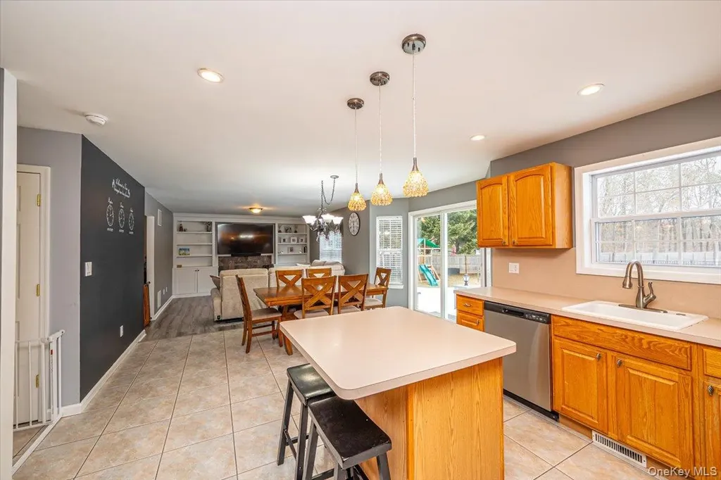 47 Cobblestone Drive Shoreham NY 11786