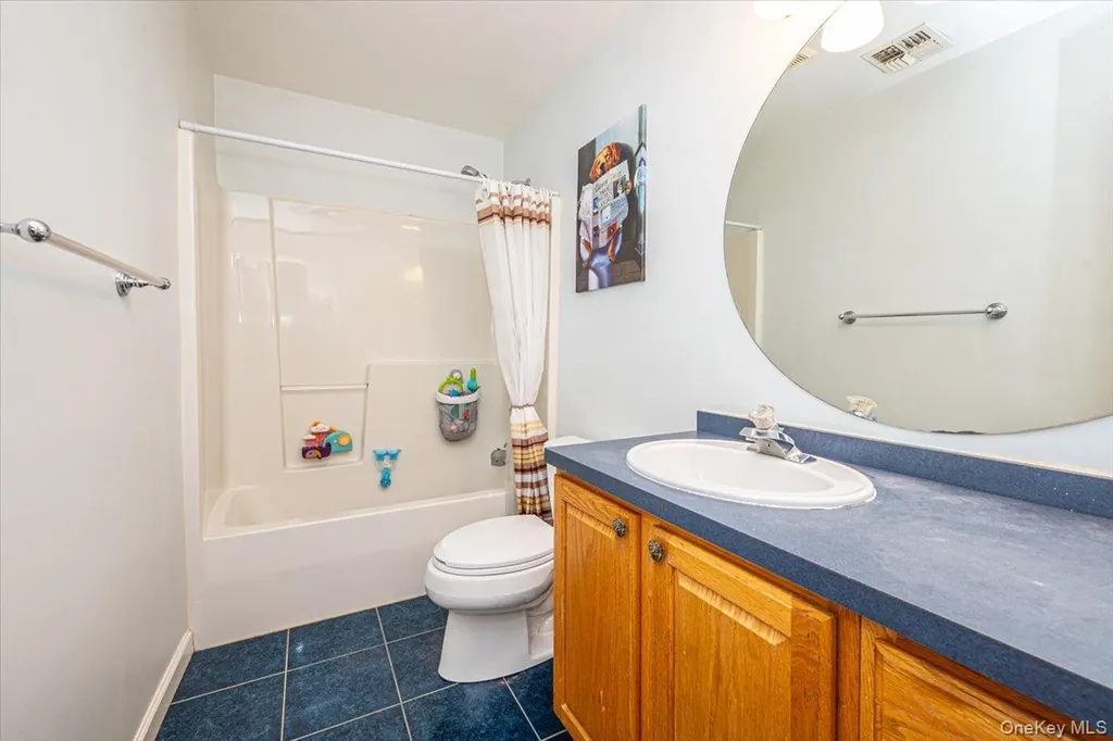47 Cobblestone Drive Shoreham NY 11786