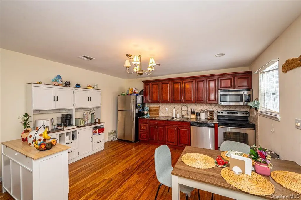 47 Cobblestone Drive Shoreham NY 11786