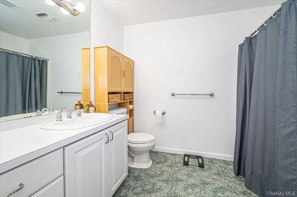 47 Cobblestone Drive Shoreham NY 11786