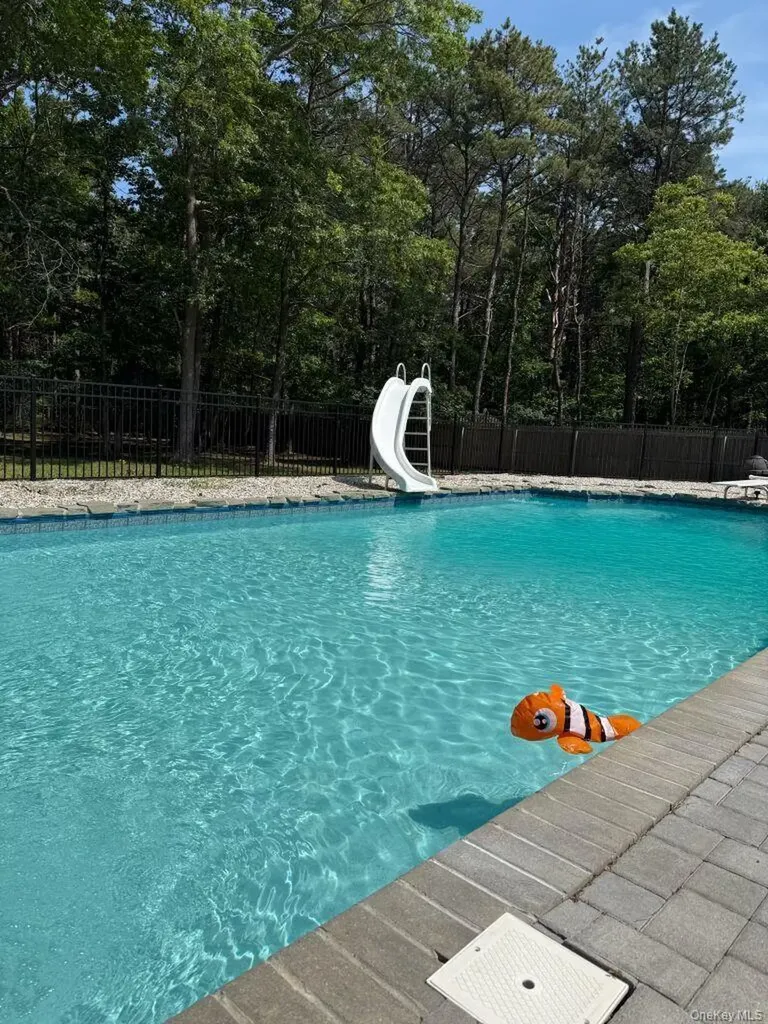 47 Cobblestone Drive Shoreham NY 11786