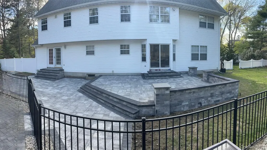 47 Cobblestone Drive Shoreham NY 11786