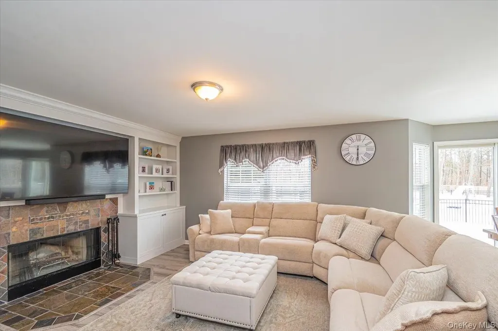47 Cobblestone Drive Shoreham NY 11786