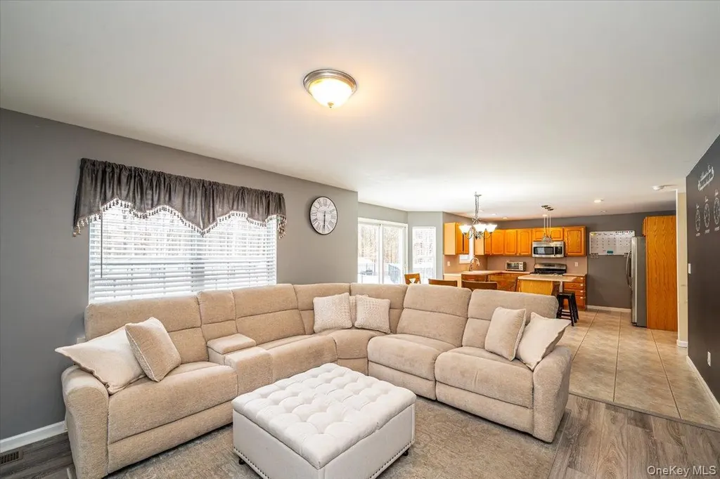 47 Cobblestone Drive Shoreham NY 11786