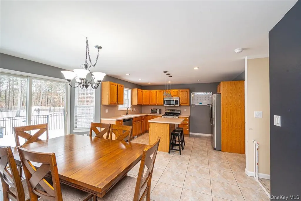 47 Cobblestone Drive Shoreham NY 11786