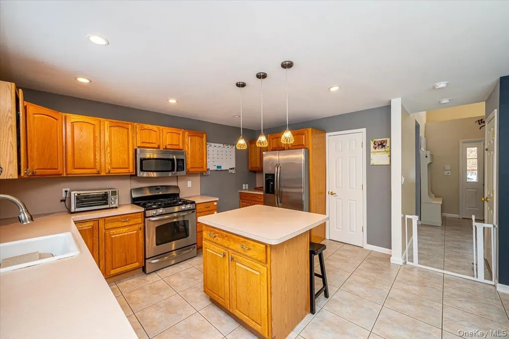 47 Cobblestone Drive Shoreham NY 11786