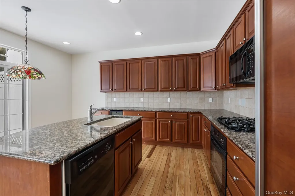 6 Turnberry Court Monroe NY 10950