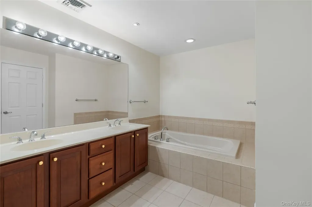 6 Turnberry Court Monroe NY 10950
