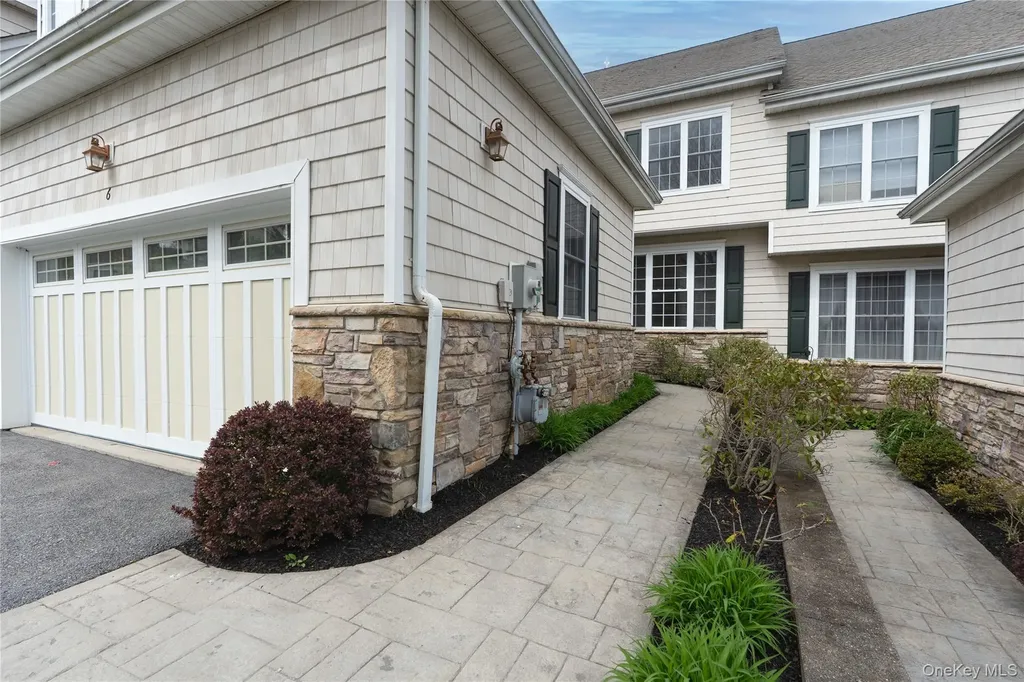 6 Turnberry Court Monroe NY 10950