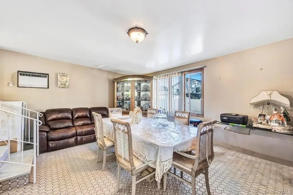 179 Sterling Road Elmont NY 11003
