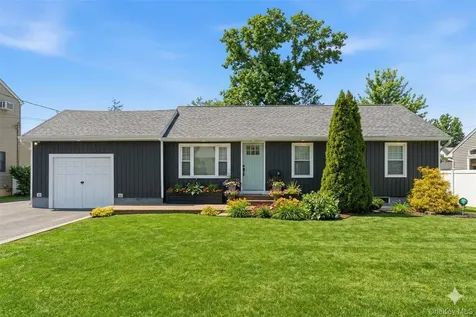 9 Hinton Avenue Babylon NY 11702