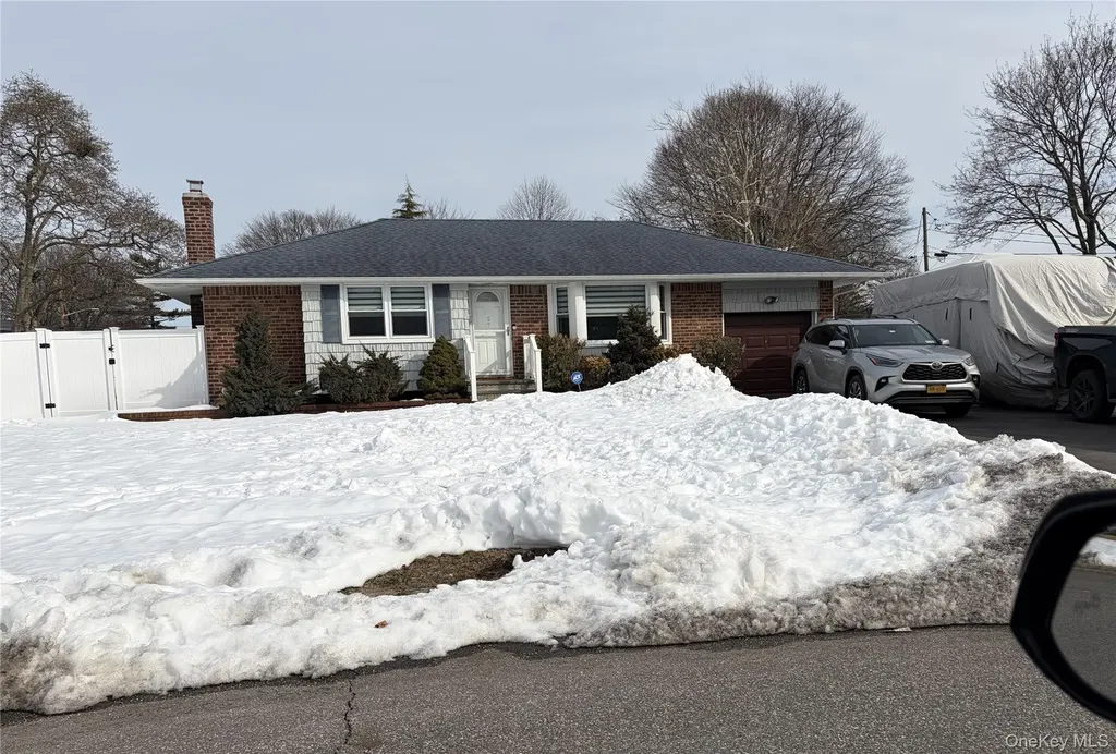 57 Pebble Lane Deer Park NY 11729