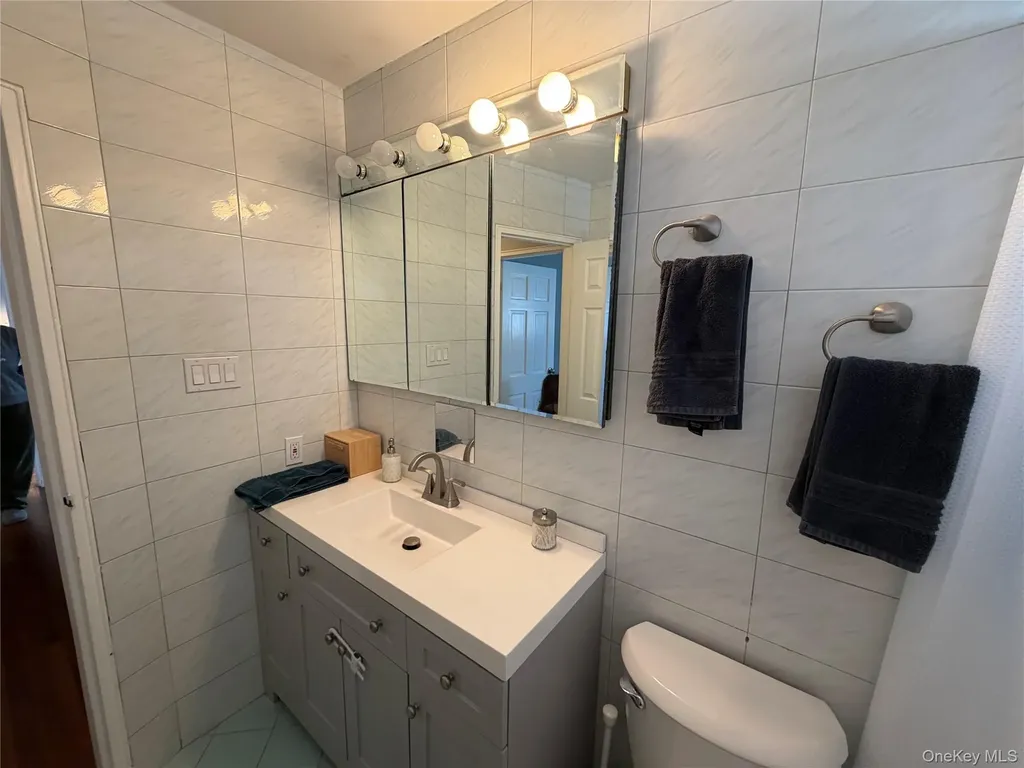 57 Pebble Lane Deer Park NY 11729