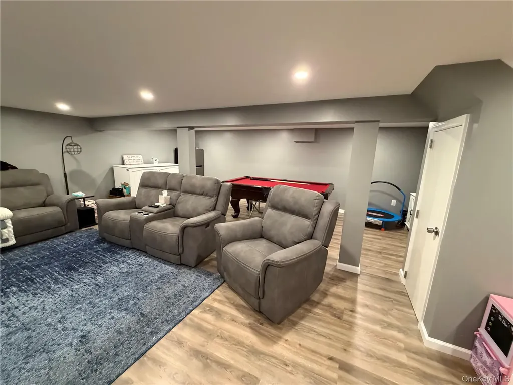 57 Pebble Lane Deer Park NY 11729