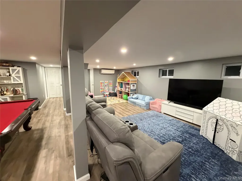 57 Pebble Lane Deer Park NY 11729
