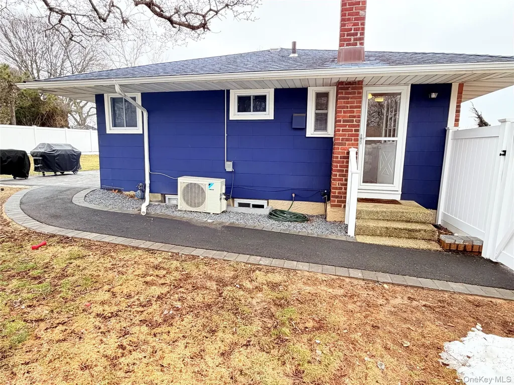 57 Pebble Lane Deer Park NY 11729