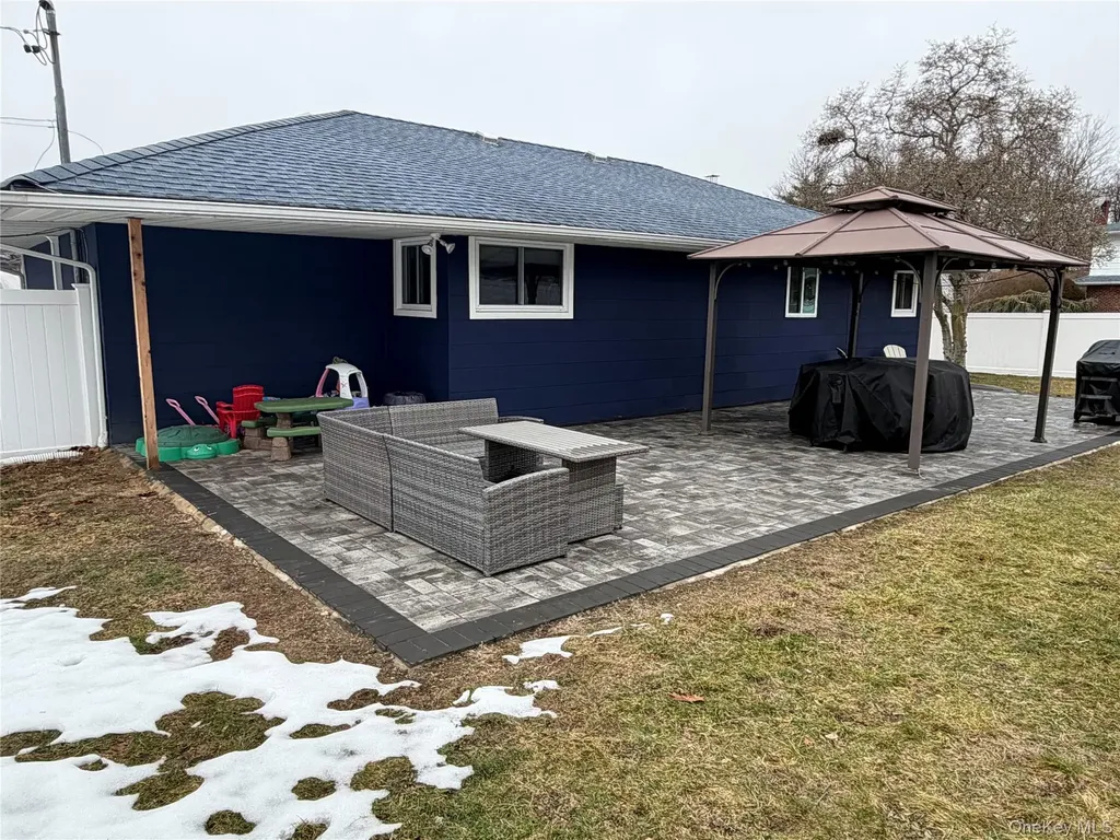 57 Pebble Lane Deer Park NY 11729