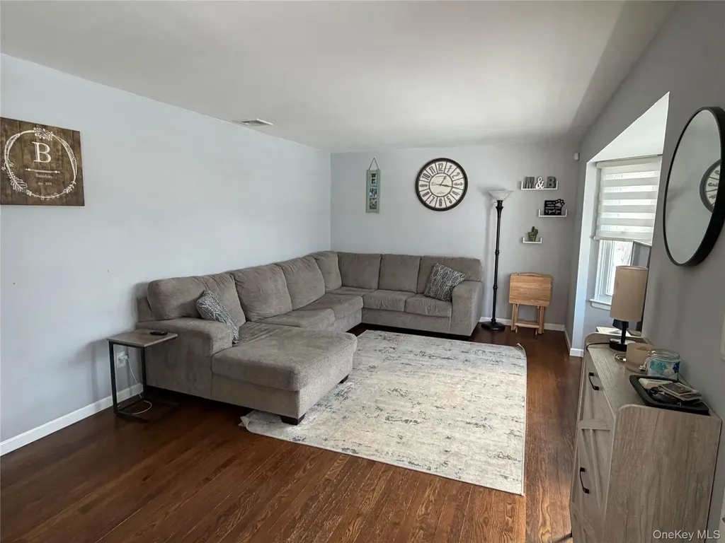 57 Pebble Lane Deer Park NY 11729