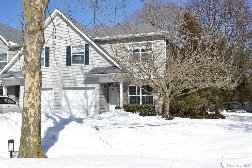 321 Medea Way Central Islip NY 11722