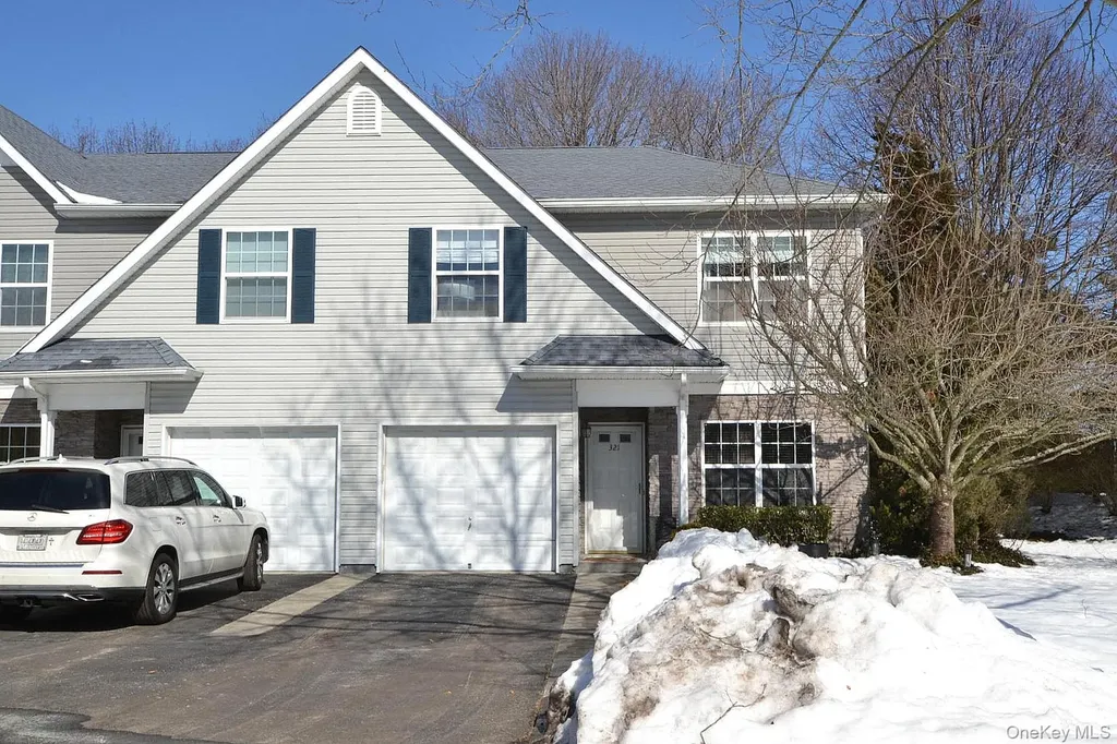 321 Medea Way Central Islip NY 11722