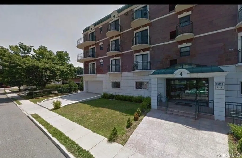 4 Chelsea Place Great Neck NY 11021