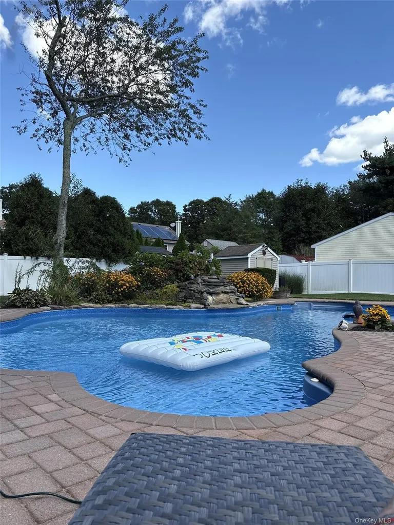 7 Woodbrook Drive Ridge NY 11961