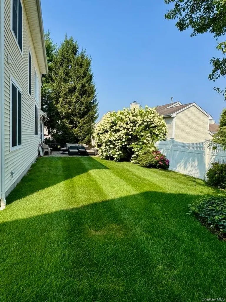143 Classic Court White Plains NY 10603