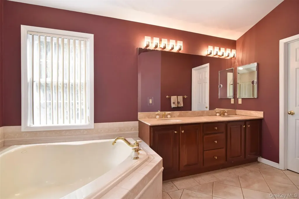 143 Classic Court White Plains NY 10603