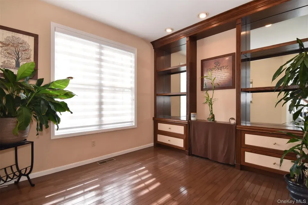143 Classic Court White Plains NY 10603