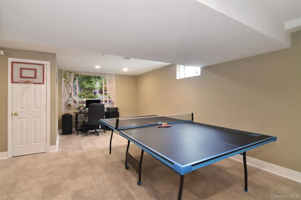 143 Classic Court White Plains NY 10603