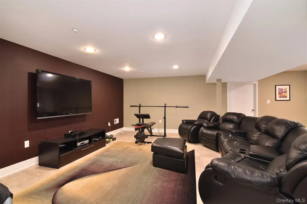 143 Classic Court White Plains NY 10603