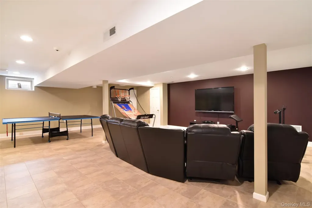 143 Classic Court White Plains NY 10603