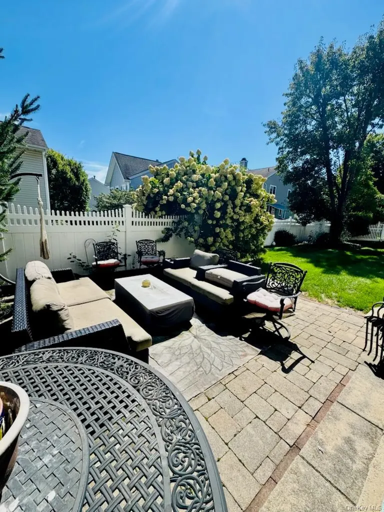 143 Classic Court White Plains NY 10603