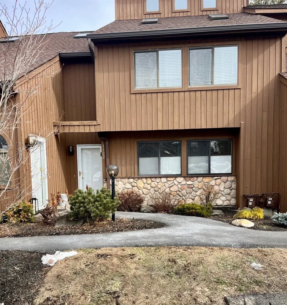 1102 Scenic Lane Poughkeepsie NY 12603